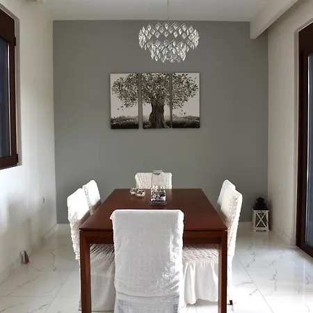 בית נופש Smaragda's Maisonette