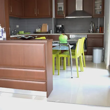 Smaragda's Maisonette בית נופש