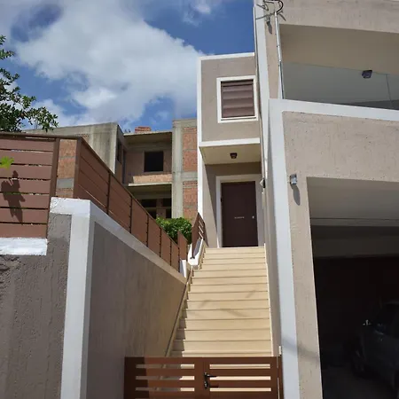 Smaragda's Maisonette
